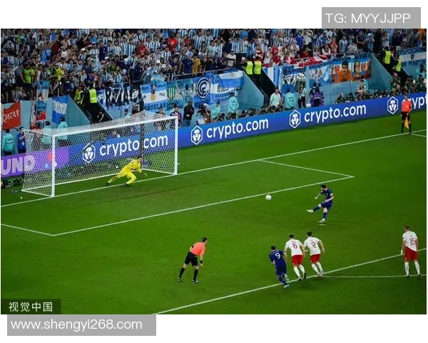 足球明星罚球瞬间精彩集锦展现技巧与力量的完美结合